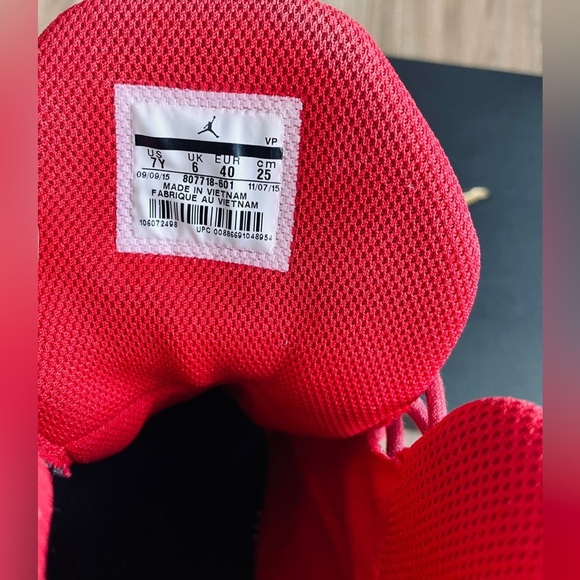 Air Jordan 12 Retro BG 807718-601 Size 7 Y EUC - Picture 4 of 8